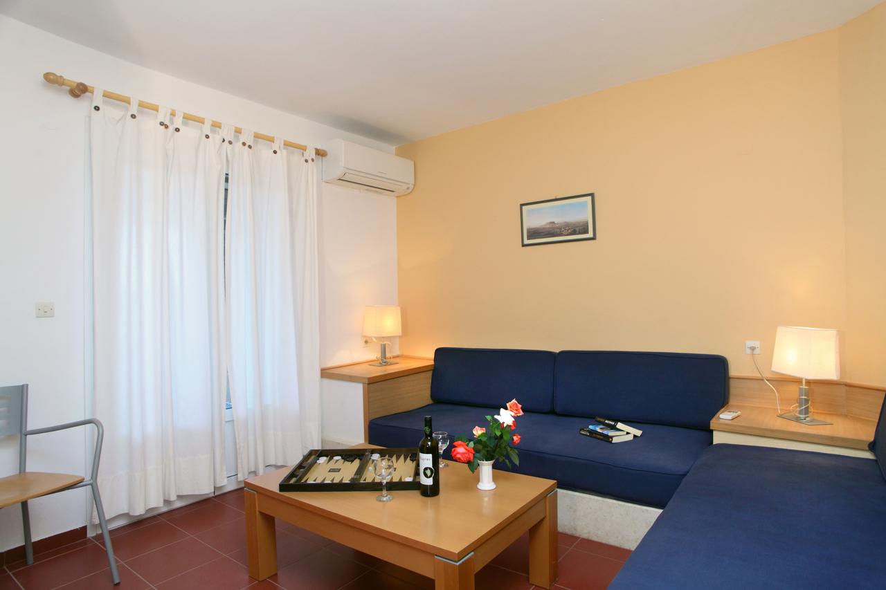 Scorpios Hotel & Apartments